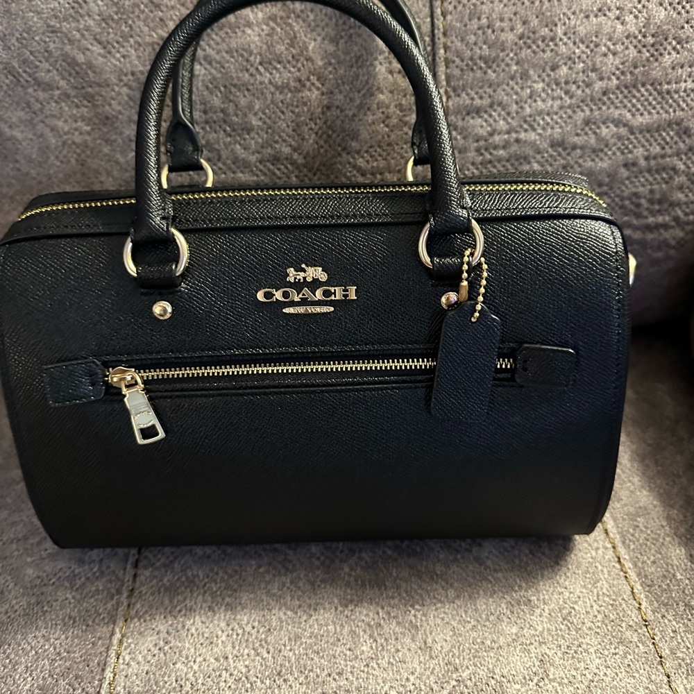 AUTHENTIC COACH ROWAN SATCHEL LIKE NEW USED VERY LITTLE.